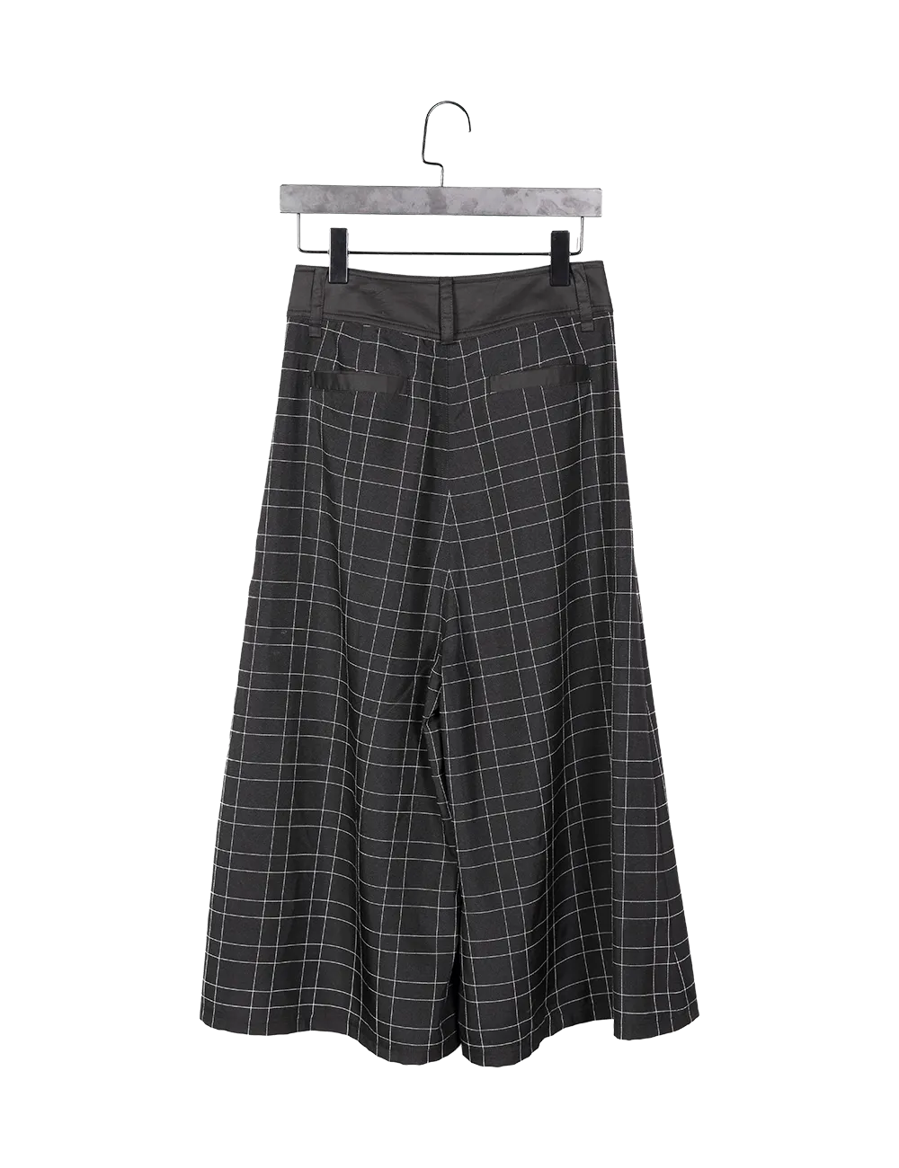 Wide-legged pants